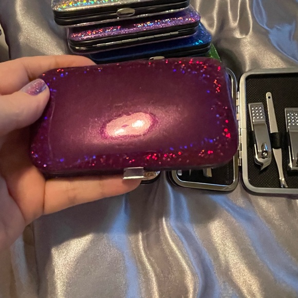 Holographic Manicure Set - Multi-Color - Picture 12 of 12